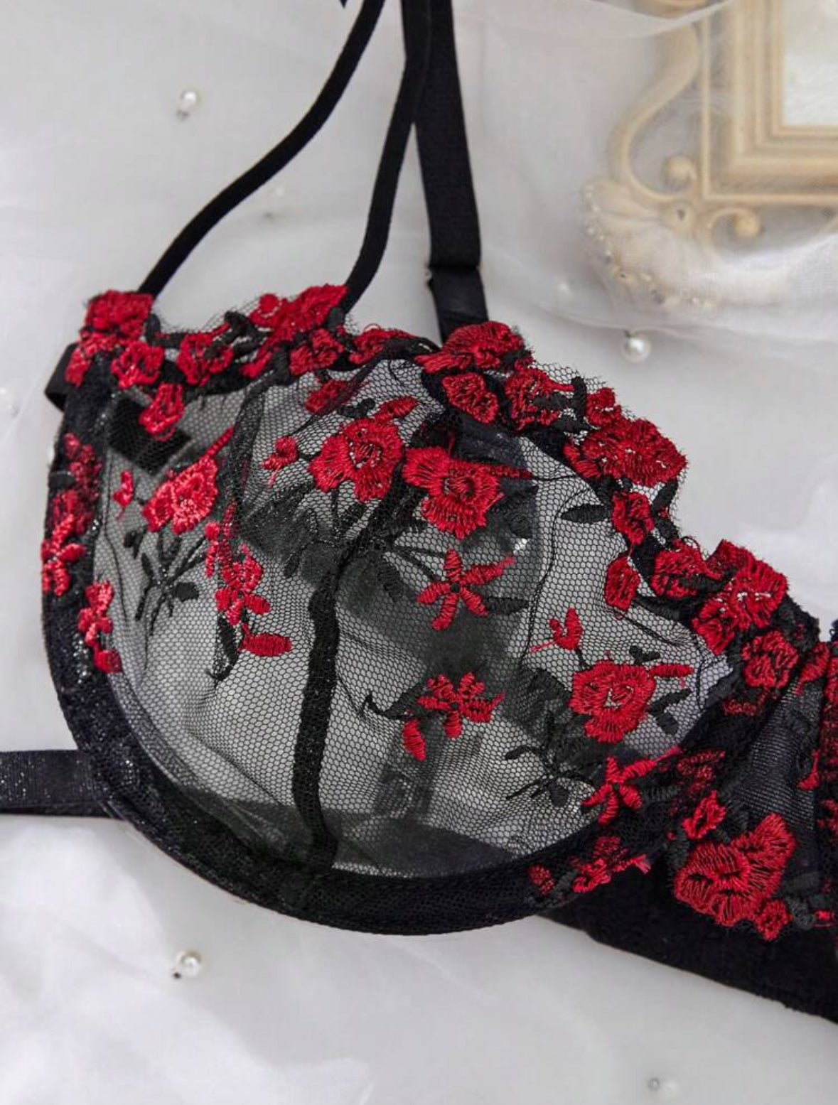 Conjunto Liguero Negro con Rojo S-M (no incluye medias ni ligas)