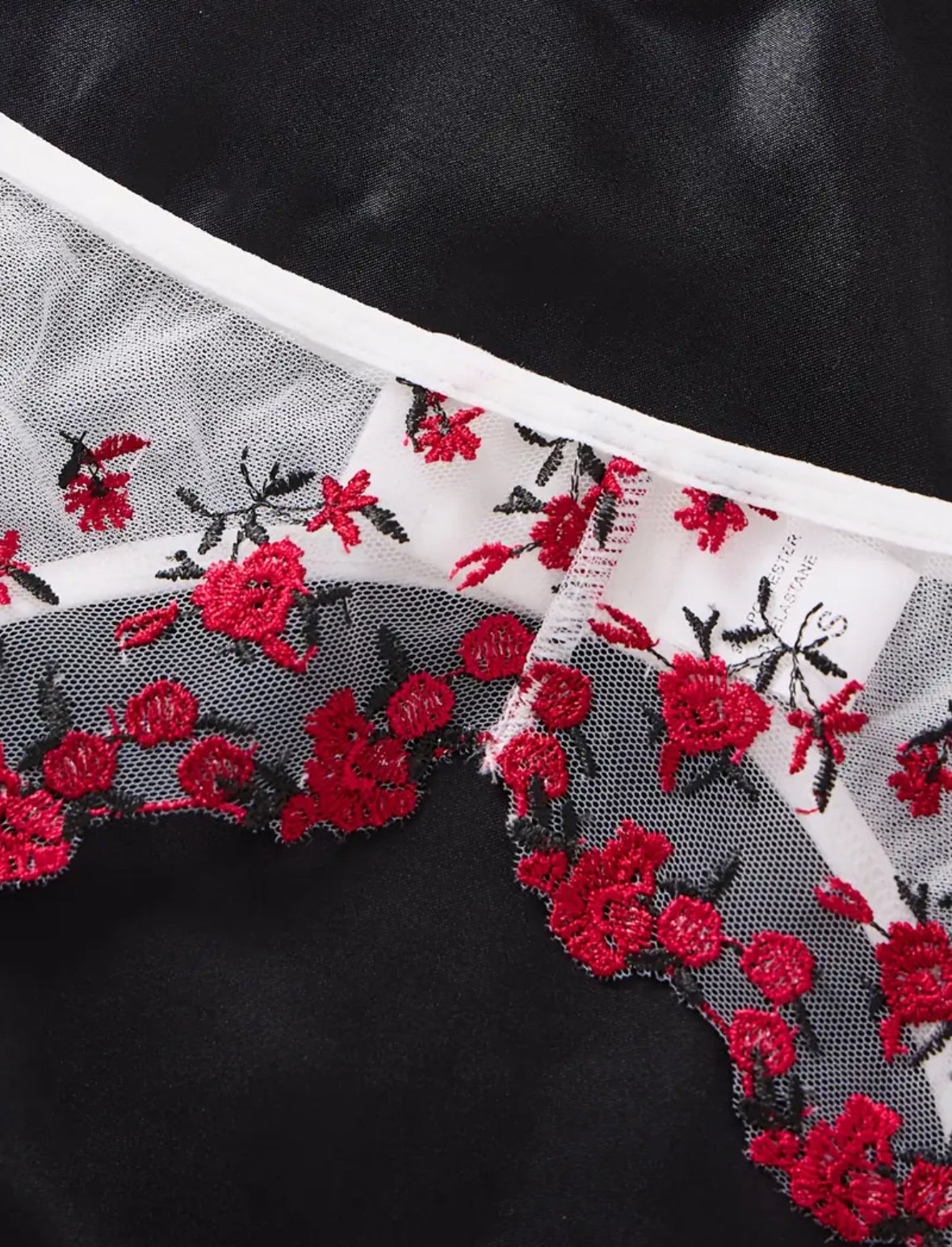 Conjunto Lencería Liguero Blanco Con Rojo + Medias blancas (M)