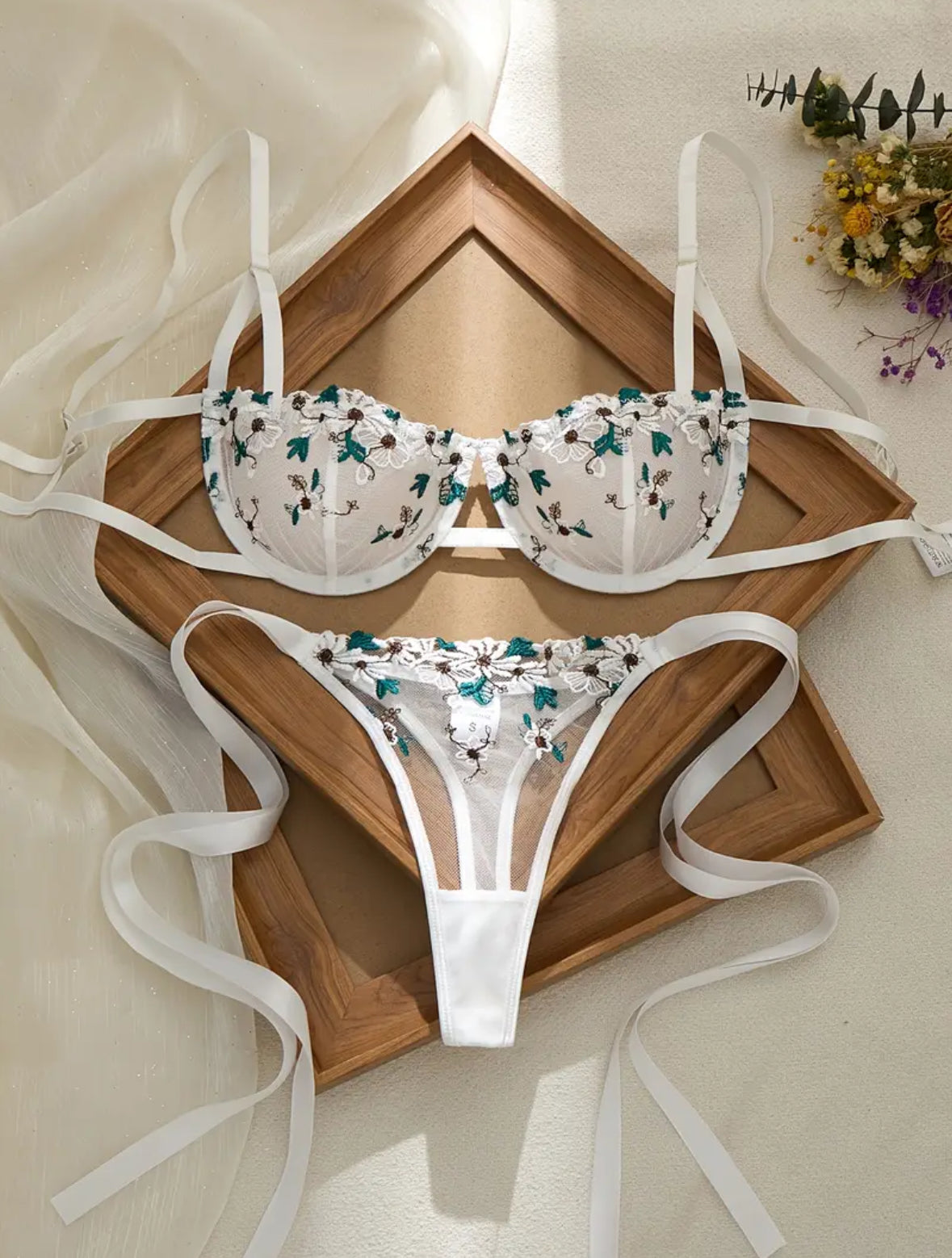 Conjunto Lencería Blanco Flores (S)
