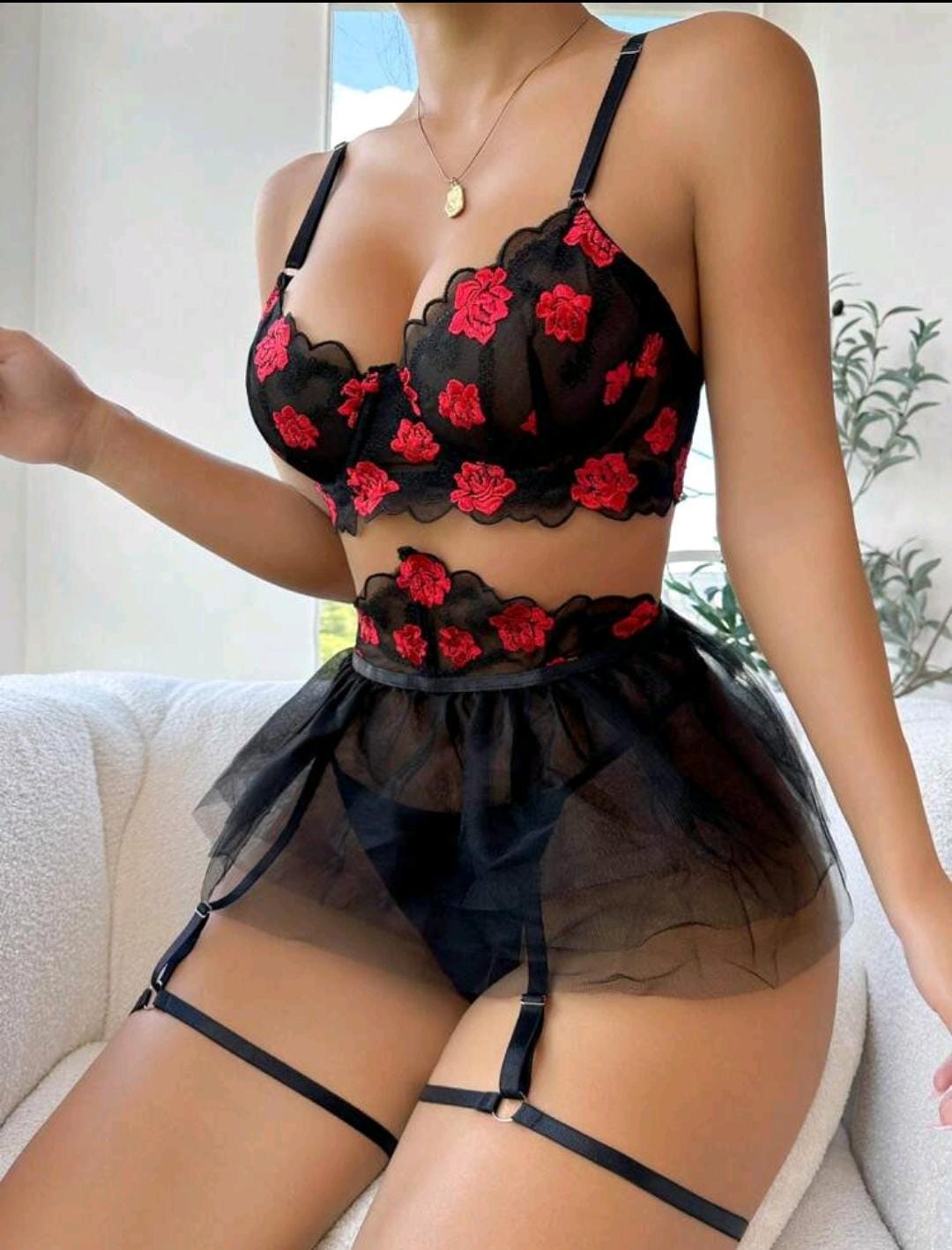 Conjunto Liguero Negro Flores Importado (S-M)