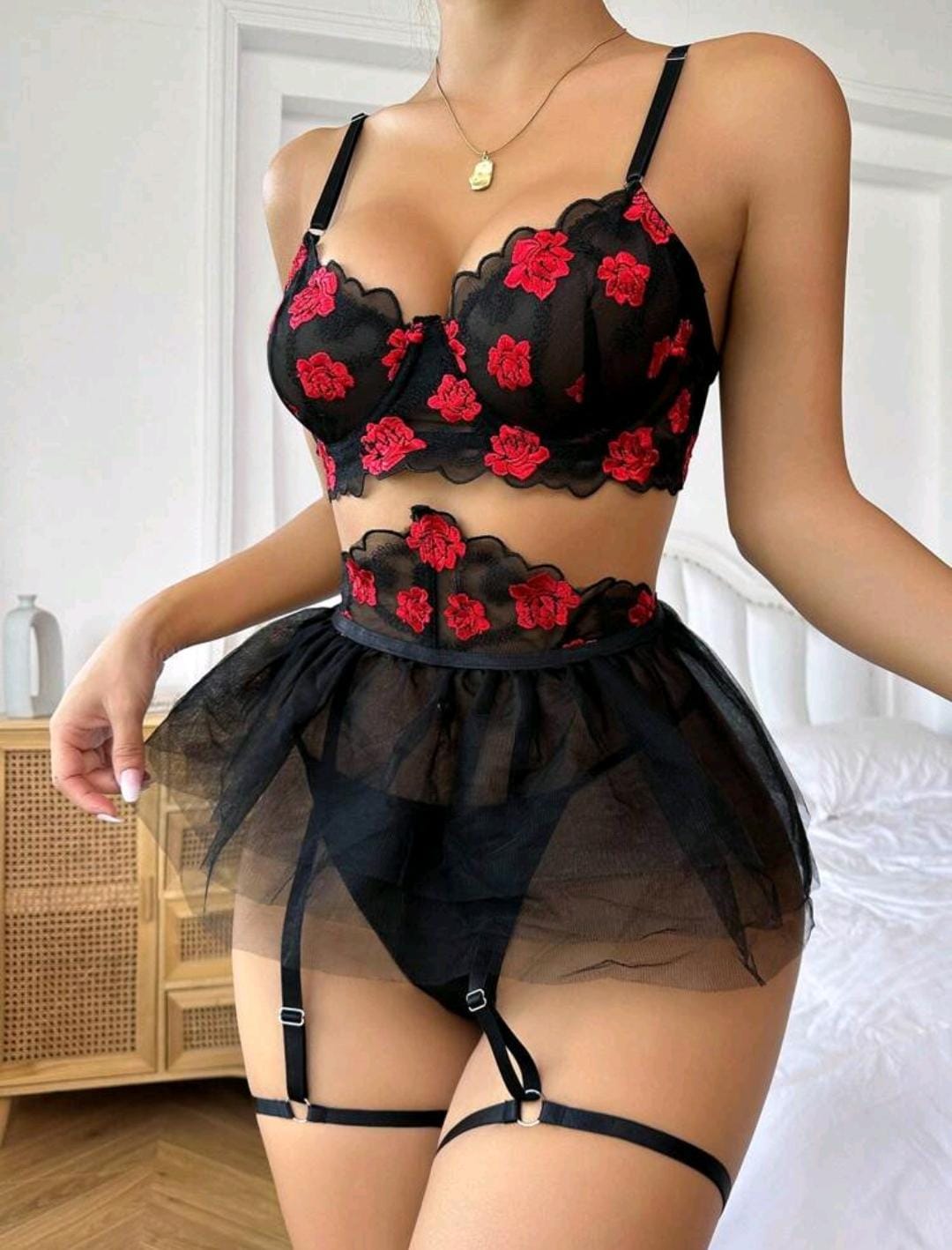 Conjunto Liguero Negro Flores Importado (S-M)